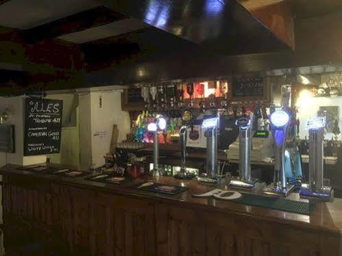 The Bear Inn ブリッジノース エクステリア 写真